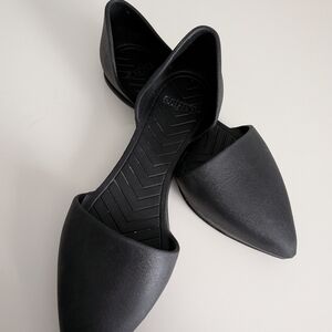 Black Women's Flats